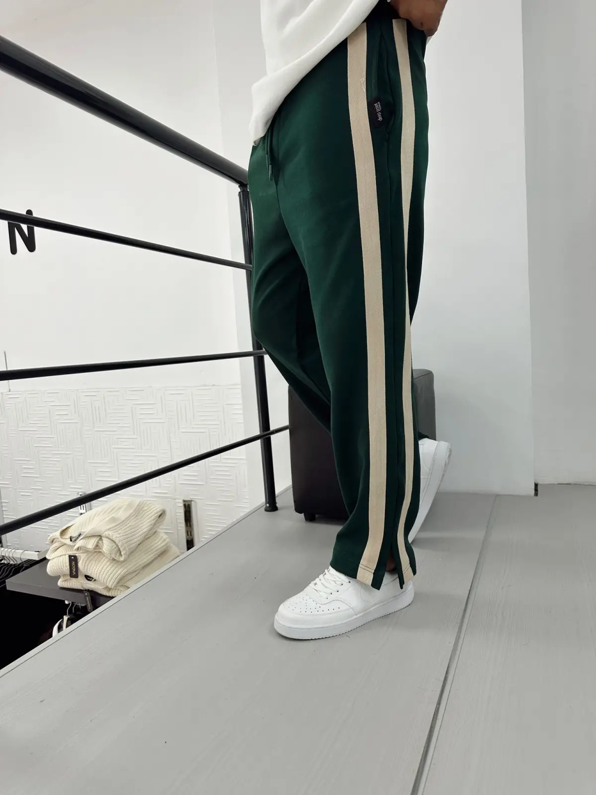 Kesik Paça Çift Şerit Eşofman